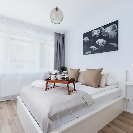 Apartment Bronowicka Cracow By Renters *